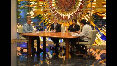 Ministros cubanos informan sobre la implementación en sus organismos de las medidas para enfrentar la COVID-19