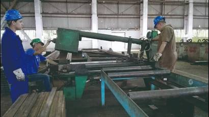 Las empresas metalúrgicas tuneras aportan camas para los centros de aislamiento