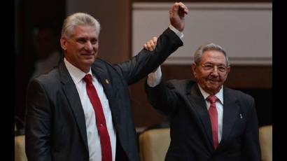 Raúl comparte con el Presidente la carga feliz de guiar a los cubanos