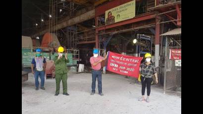 El buró provincial de la Unión de Jóvenes Comunistas (UJC) felicitó al colectivo de la Empresa Azucarera México