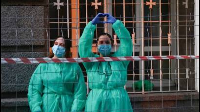 Trabajadoras sanitarias de Madrid agradecen a los ciudadanos que se queden en sus casas