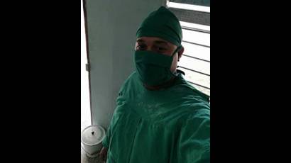 Con solo cuatro años de graduado, Reynier considera su combate contra la COVID—19 su primera gran misión