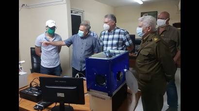 Díaz-Canel destacó la importancia de las nuevas tecnologías para ayudar a revolucionar la terapia intensiva en Cuba