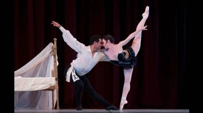 Alesandra Meijer y José Manuel Carreño interpretan Carmen (pas de deux), en el 24 Festival Internacional de Ballet de La Habana.