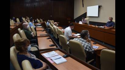El Presidente Díaz-Canel aseguró este sábado,  en la reunión del grupo temporal de trabajo para  la prevención y el control de la COVID-19, que con el aporte del sistema de Salud y los científicos cubanos  «vamos disminuyendo, a lo que es casi imposible,  las afectaciones en pacientes críticos y graves»
