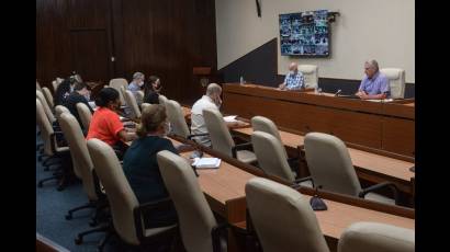 Miguel Díaz-Canel dialogó con jóvenes cubanos que enfrentan la COVID-19