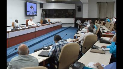 El mandatario cubano hizo referencia a la importancia de potenciar los sistemas productivos locales