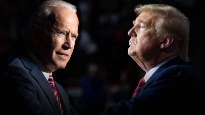 Joe Biden (d) y el presidente Donald Trump (i)