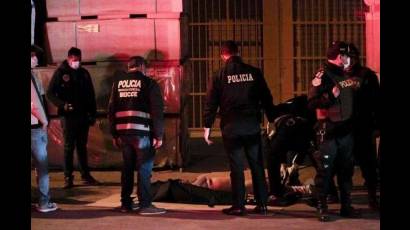 Estampida en discoteca de Lima deja 13 muertos cuando intentaban huir de la policÍa que llegó a cerrar el local en medio de la pandemia