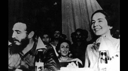 Fidel Castro, Celia Sánchez y Vilma Espín en la constitución de la FMC el 23 de agosto de 1960.