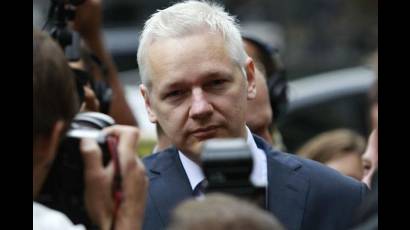 El periodista Julian Assange en su juicio de extradición en Londres.