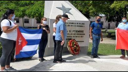 Tributo de los jóvenes a los mártires del levantamiento popular armado en Cienfuegos