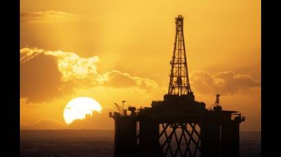 Planta petrolera en Cuba