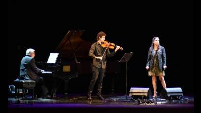 Ofrenda, Sergio Vitier acompañado de Javier Cantillo en el violín