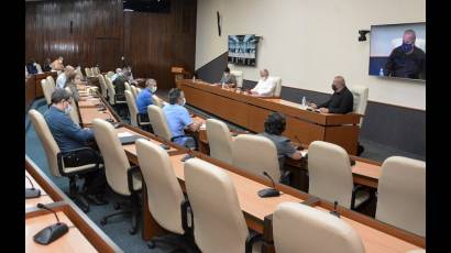 El mandatario cubano subrayó en el encuentro la necesidad de que cada vez haya más servicios públicos para los ciudadanos a través de las plataformas digitales