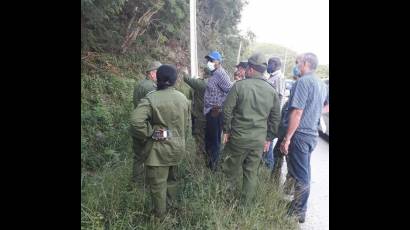 En su recorrido por la provincia Granma, el Vicepresidente Salvador Valdés constata los sensibles daños recibidos por importantes caminos en el territorio.