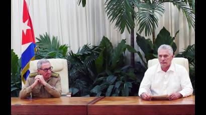 Comparecen Raúl y Díaz Canel en cadena nacional de radio y televisión