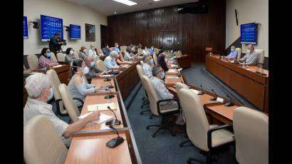 Grupo temporal de trabajo en reunión con científicos y expertos