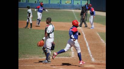 Los Alazanes mostraron su superioridad en el duelo semifinal