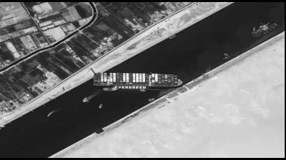 El Ever Given bloqueado en el canal de Suez