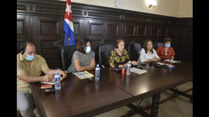 La diputada Ana María Mari Machado, vicepresidenta de la Asamblea Nacional (segunda de derecha a izquierda), saludó a los presentes y dijo que encuentros como este permiten abordar temas de interés común para el desarrollo y bienestar de nuestros pueblos