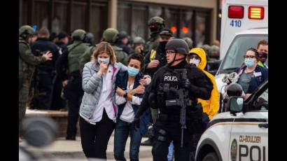 Un pistolero provocó un tiroteo en un centro comercial de Boulder