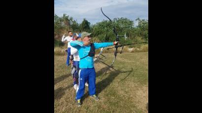 Atletas cubanos de tiro con arco