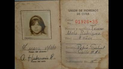 Carnet de pionero de Teresa Melo