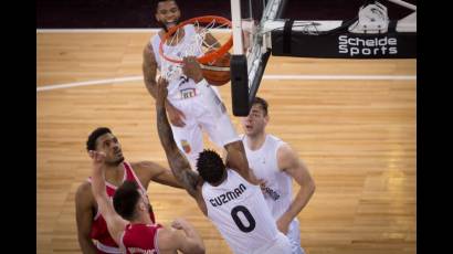 Karel Guzmán en el baloncesto de Europa