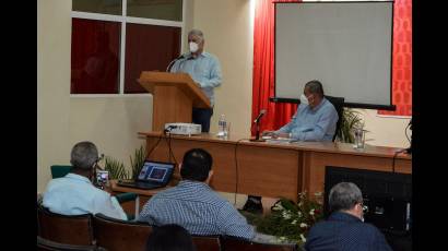 Miguel Díaz-Canel, Primer Secretario del Comité Central del Partido Comunista de Cuba y Presidente de la República, en reunión  con la militancia de Las Tunas