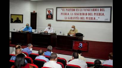Reunión del Primer Secretario del PCC con dirigentes en La Habana.