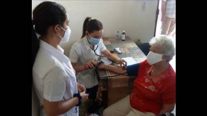 Flora Leyda Fernández, de 74 primaveras, fue la primera camagüeyana en recibir la dosis de Abdala.