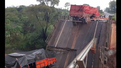 Derrumbe de puente en Paraguay