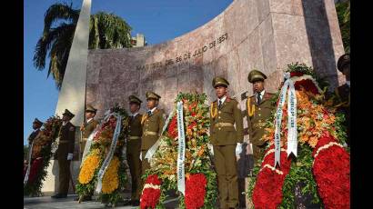 Rinden honores a mártires del 26 de julio en el Cementerio Santa Ifigenia