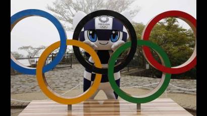 Parte a Tokio primer grupo de atletas olímpicos