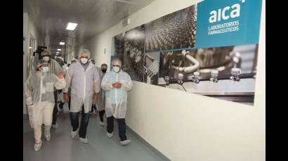 Miguel Díaz-Canel Bermúdez. durante su visita a los Laboratorios Farmacéuticos AICA