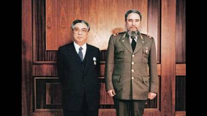 Fidel junto al mandatario de la nación coreana Kim Il Sung durante una recepción especial dedicada en su honor, 9 de marzo de 1986
