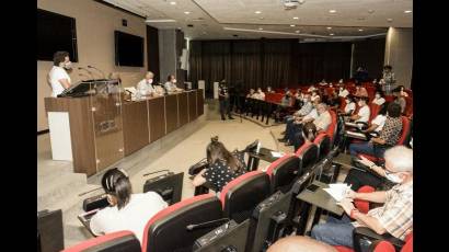 Presidente cubano intercambia con estudiantes y profesores de la Cujae