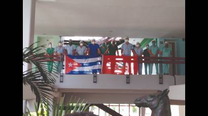 Desde un balcón por encontrarse en «zona roja», los jóvenes cienfuegueros contaron de su labor en el hotel Pasacaballo, una instalación que se convirtió en hospital de campaña para atender a niños positivos a la COVID-19.