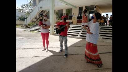 Teatro Parabajitos ha sido uno de los proyectos espirituanos presentes en los vacunatorios