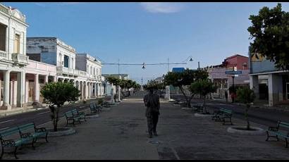 Paseo del Prado de Cienfuegos a las 6:00 p.m.