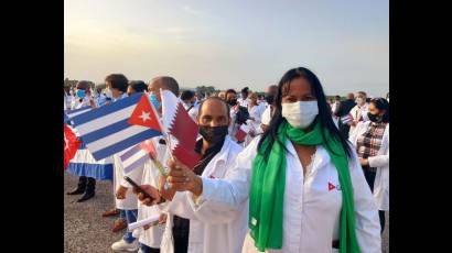 Colaboradores cubanos regresan de Qatar