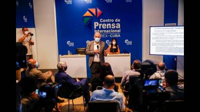 Mitchell Valdés-Sosa, director general del Centro de Neurociencias de Cuba, en conferenca de prensa