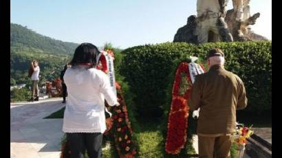 Ofrendas florales para Juan Almedia