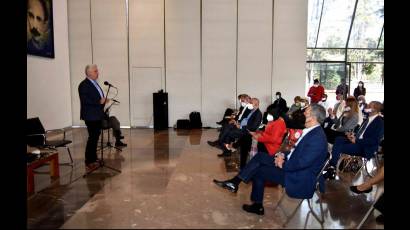 Díaz-Canel se reúne con un grupo de cubanos residentes en México