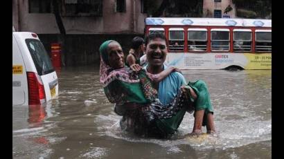 Inundaciones en India y Nepal