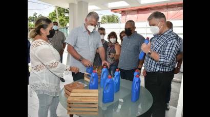 Díaz-Canel visita proyecto de desarrollo local