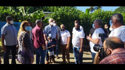 Visita del presidente Miguel Díaz-Canel al barrio La Corbata