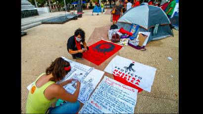 Sentada antiimperialista en el Parque Central