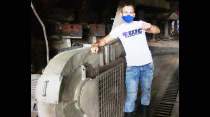 El joven Leonado Española Rodríguez, es todo un personaje local, tras crear en 2019 una pieza que salvó la molienda del coloso agramontino Céspedes, paralizado ese año por una rotura.